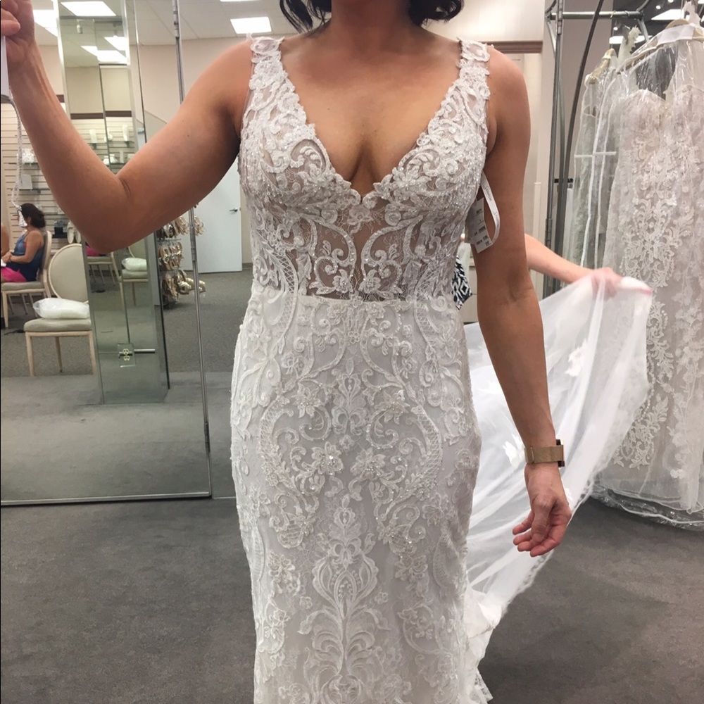 Wedding dress! - Picture 2 of 5